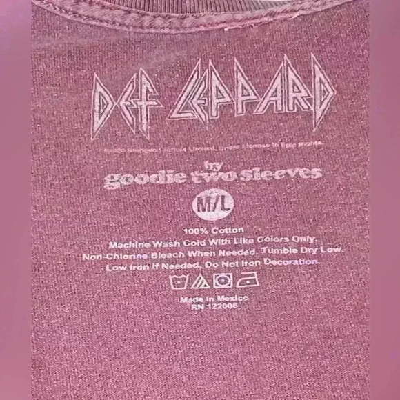 Def Leppard Pyromania 1983 TShirt Size ML Vintage Cropped has Stains and Holes - Picture 8 of 8